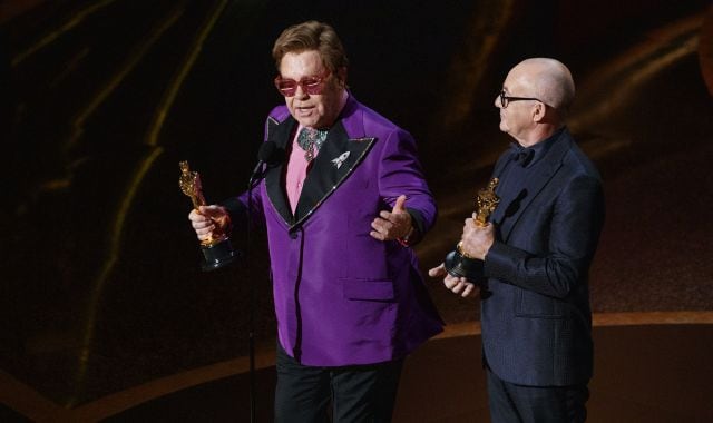 Elton John (i) y Bernie Taupin (d) en los Óscar 2020