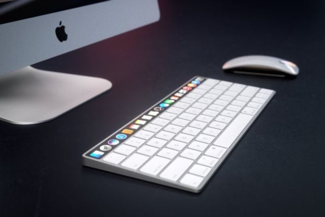 ¿Un teclado con TouchBar? Esperemos al lunes.