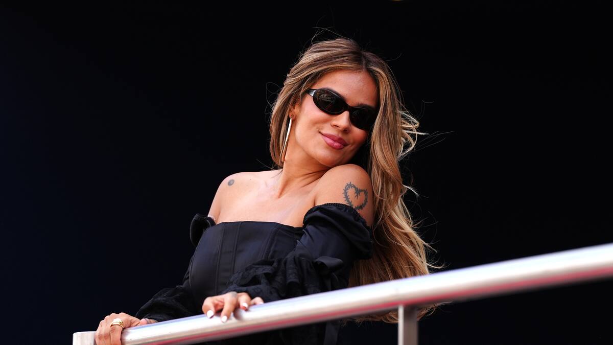 Karol G se suma al glamour de la Fórmula 1 en Mónaco con un look impecable