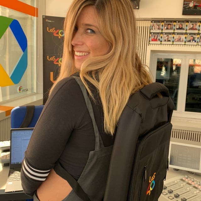 Cristina Boscá con su mochila de LOS40