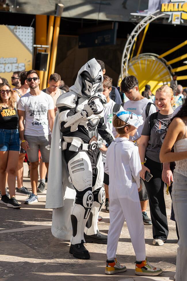 Caballero Luna en la cola de la SDCC Málaga.