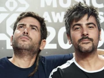 Fito y Fitipaldis y Estopa unen fuerzas en ‘Camiseta de Rokanrol’: mira el vídeo y la letra