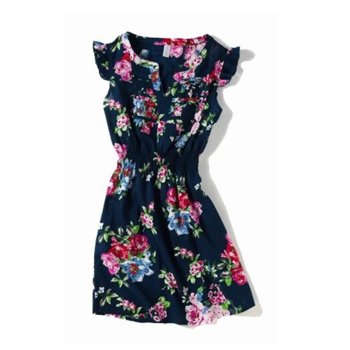 Este modelito es de los más cómodos. Busca un vestido con manguita de volantes y sueltecito, y si además te pones una florecilla en el pelo y algún complemento en sintonía irás total y ¡cómoda!
