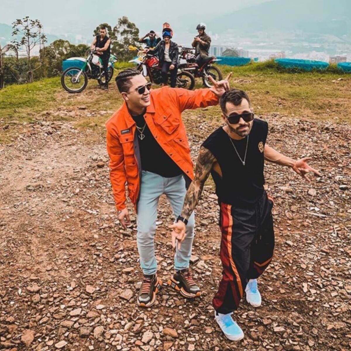 Mike Bahia se une a Juan De Dios Pantoja en "Por Vos"