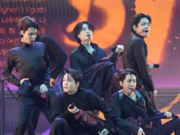 Los secretitos al oído de Olivia Rodrigo y Taehyung (BTS) en los Premios Grammy revolucionan al personal