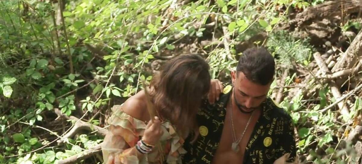 Omar Sánchez y Marina Ruiz, primer acercamiento en 'Pesadilla en El Paraíso'.