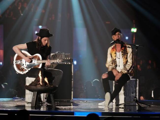 Justin Bieber y James Bay en los Brit Awards (Getty).