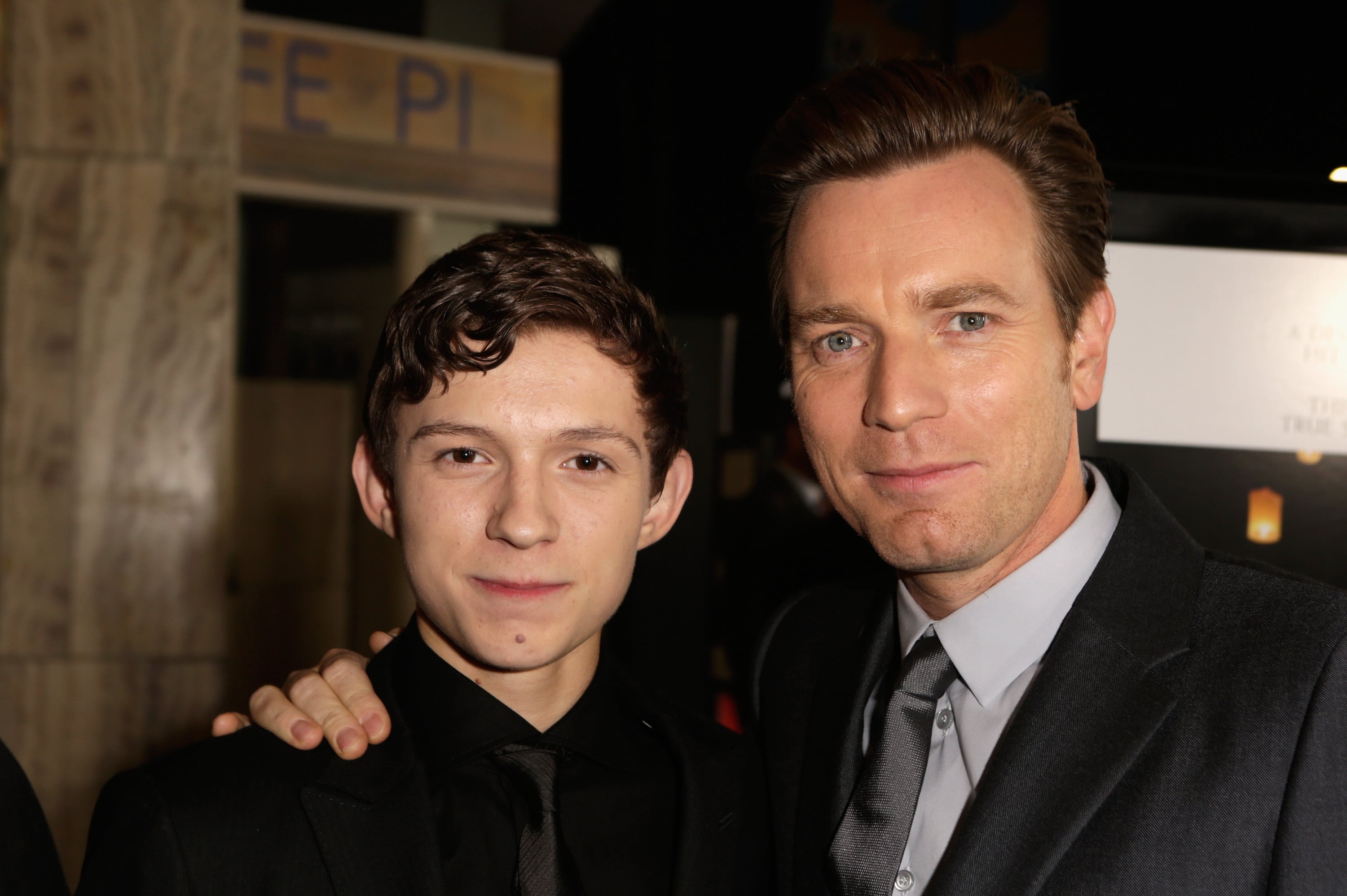 Tom Holland y Ewan McGregor en la premiere en Los Ángeles de &#039;Lo Imposible&#039; en 2012. / Jeff Vespa/WireImage