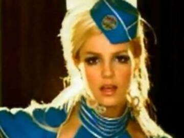 Perrito canta toxic de Britney Spears