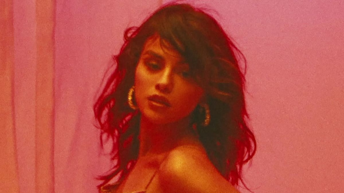 Selena Gomez y Rauw Alejandro lanzan por fin el videoclip de ‘Baila conmigo’ que los fans querían