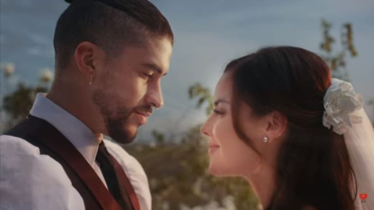 Bad Bunny se casa con Gabriela Berlingeri en el videoclip de ‘Tití me preguntó’
