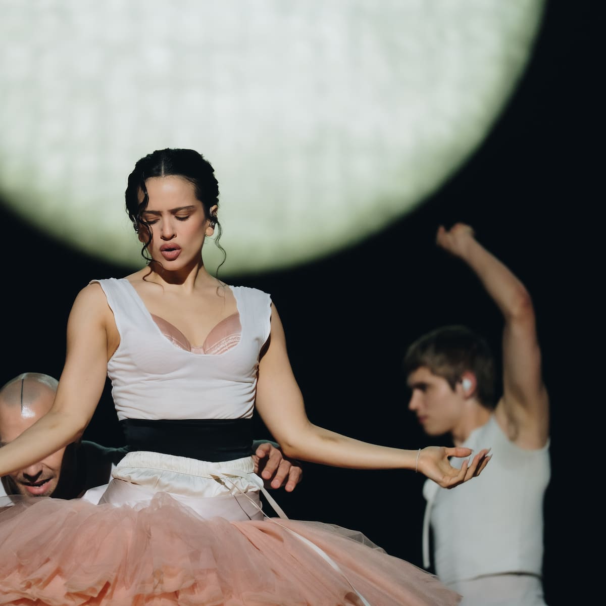 Concierto de Rosalía en Barcelona de su LUX Tour 2026: horario de apertura de puertas y a qué hora empieza