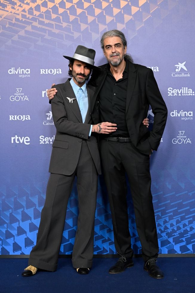 Leiva junto a Fernando León de Aranoa en los Premios Goya 2023.