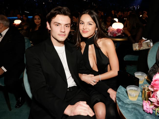 No se puede ser una pareja más cute. Olivia Rodrigo y Louis Partridge son jóvenes, guapos, elegantes y talentosos. ¿Qué más se puede pedir?