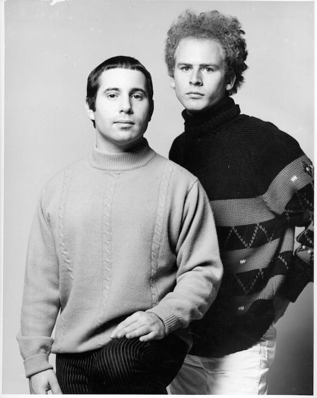 Paul Simon y Art Garfunkel en una publi de Columbia Records