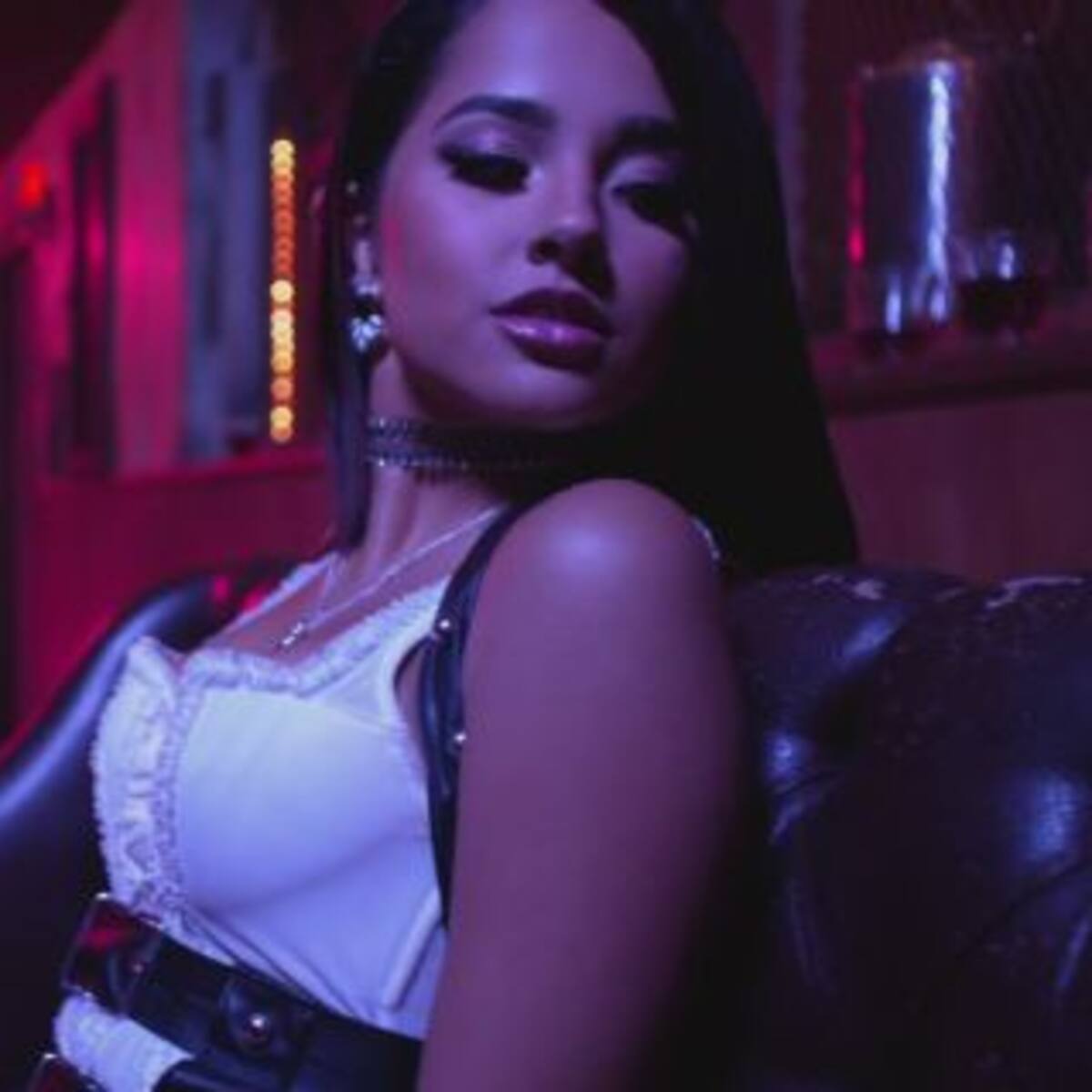Así suena “Menores”, la nueva versión del tema de Becky G