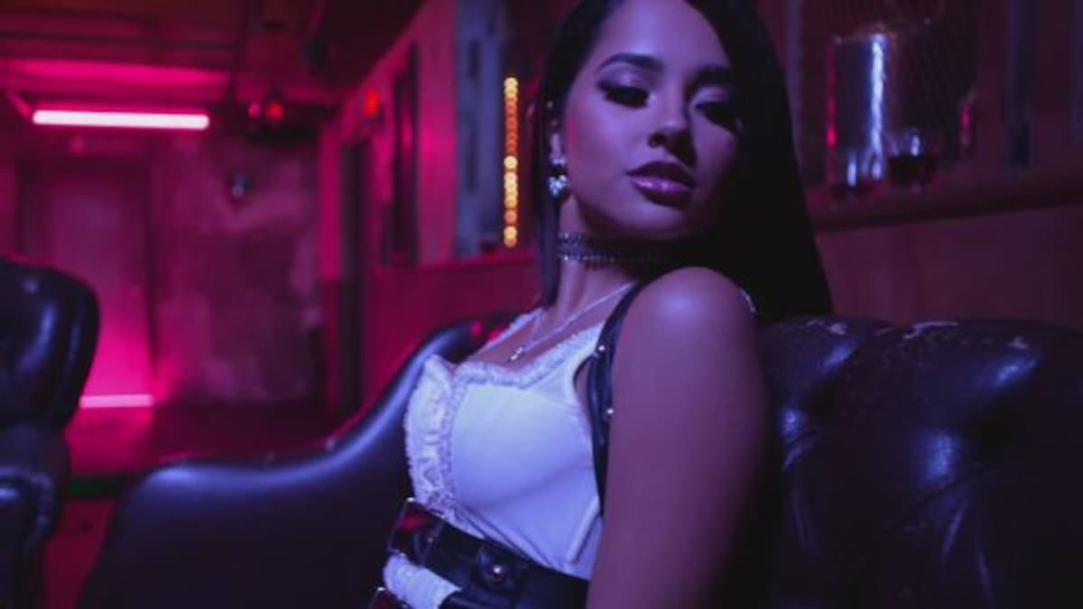 Así suena “Menores”, la nueva versión del tema de Becky G