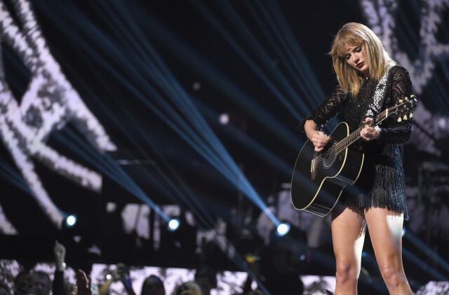 Taylor Swift en una actuación en directo en Houston