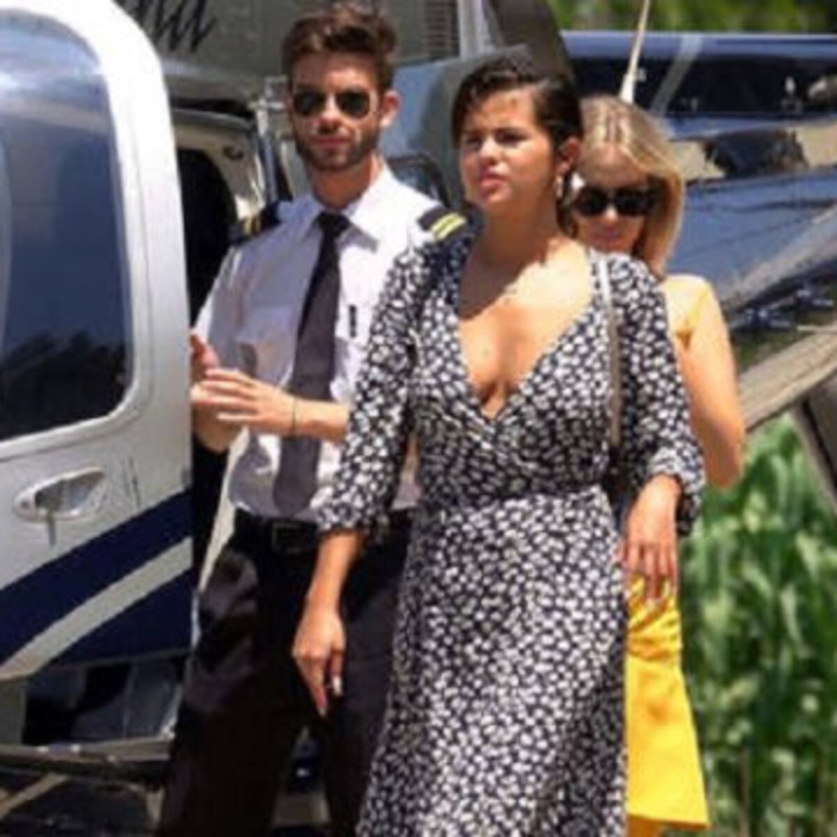 ¡Se le vio todo! El incómodo vestido que usó Selena Gómez en la calle