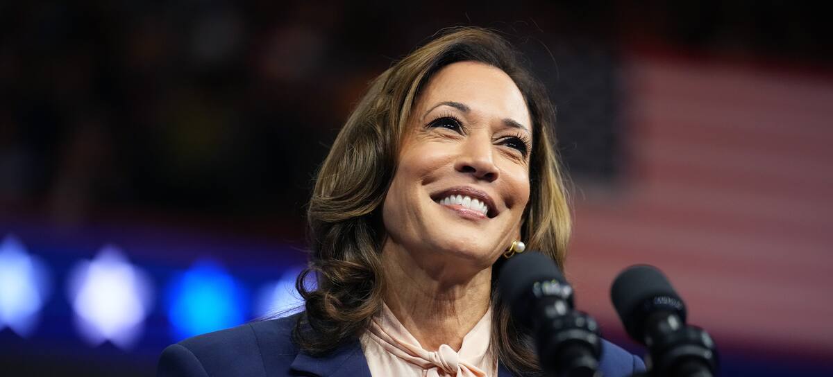 Kamala Harris haciendo campaña presidencial.