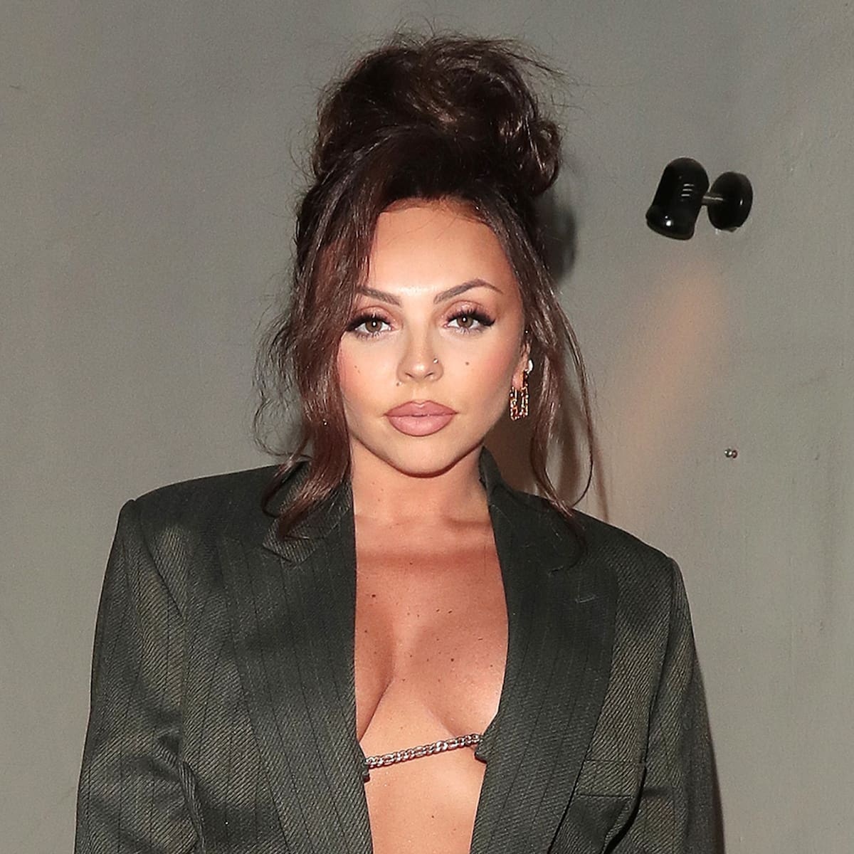 Jesy Nelson pide ayuda urgente: roban su coche con el equipo médico de sus hijas