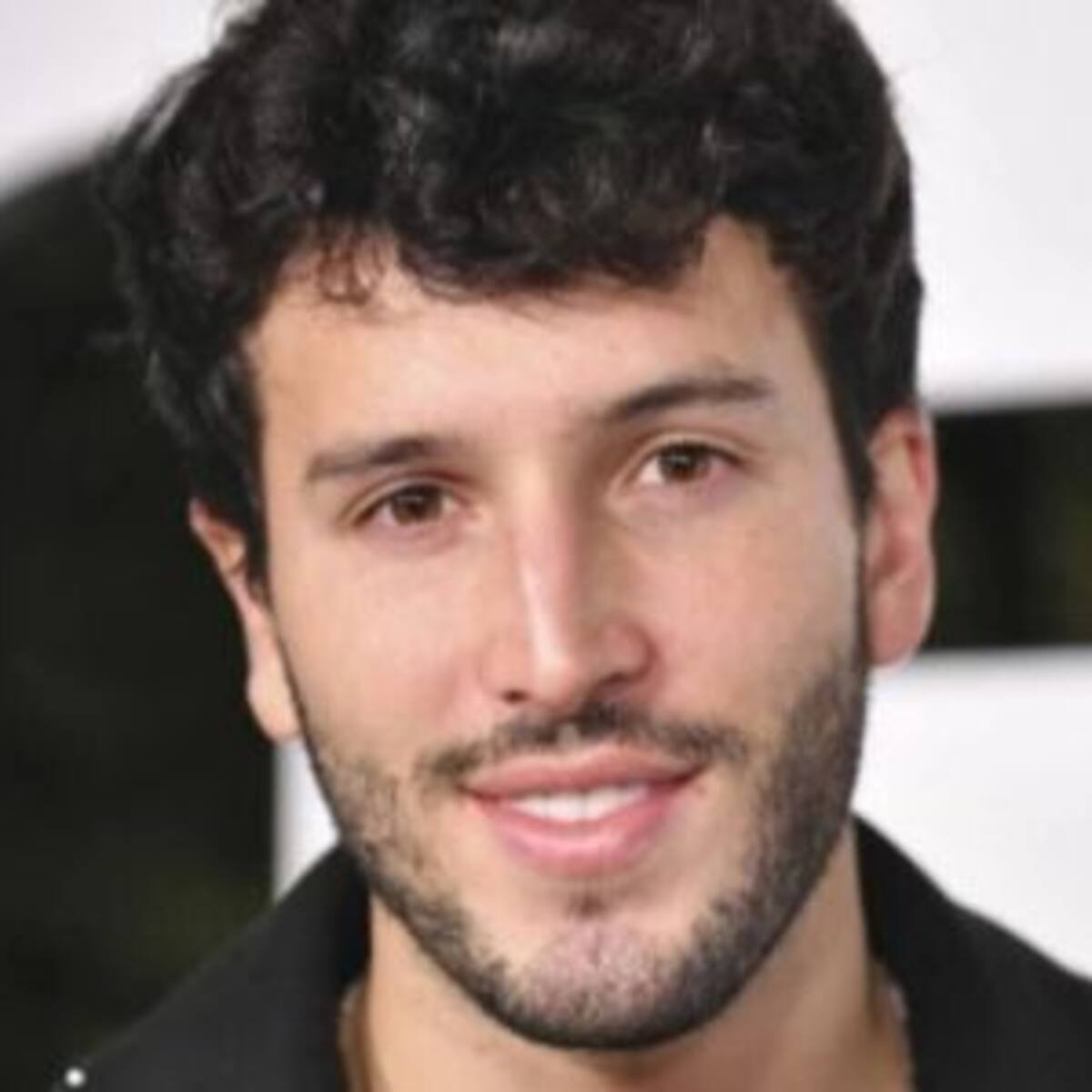 Sebastián Yatra sorprende con cambio físico.