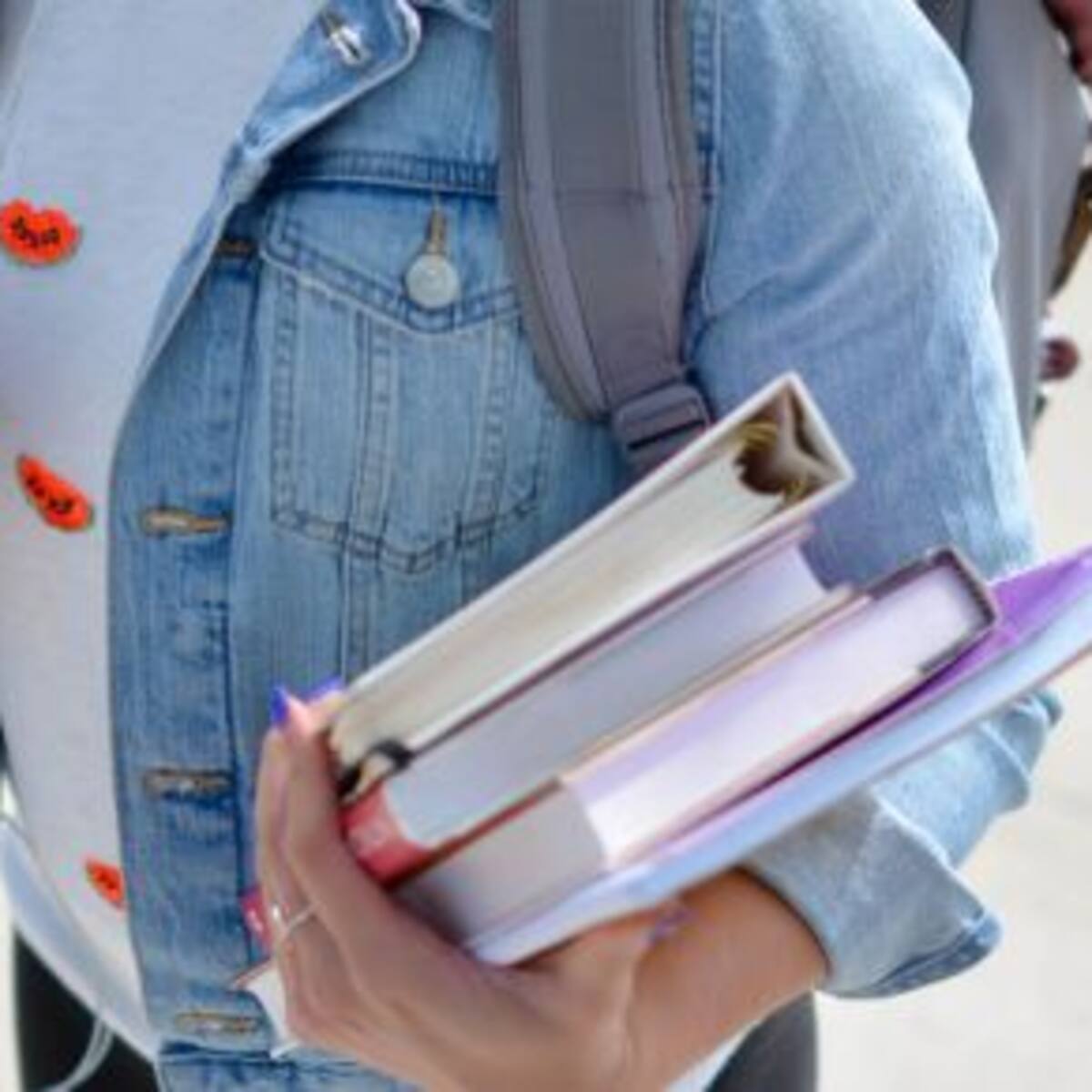 Expulsan a una estudiante por hacer stickers de sus profesores