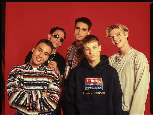 Una foto grupal de estudio de los Backstreet Boys en 1997