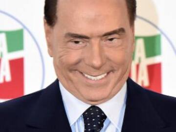 Berlusconi le pide a un político italiano que le regale a su hija