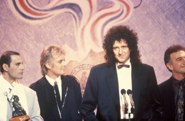 Freddie Mercury, Roger Taylor, Brian May y John Deacon, recogiendo su premio en los Brit Awards de 1990.