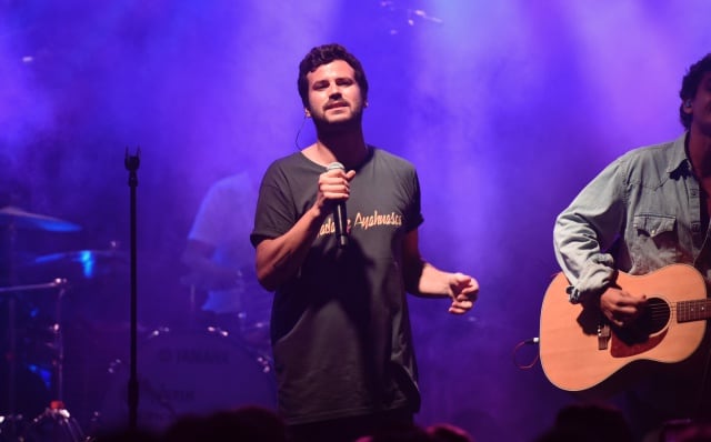 Guillermo Bárcenas, durante un concierto de Taburete.