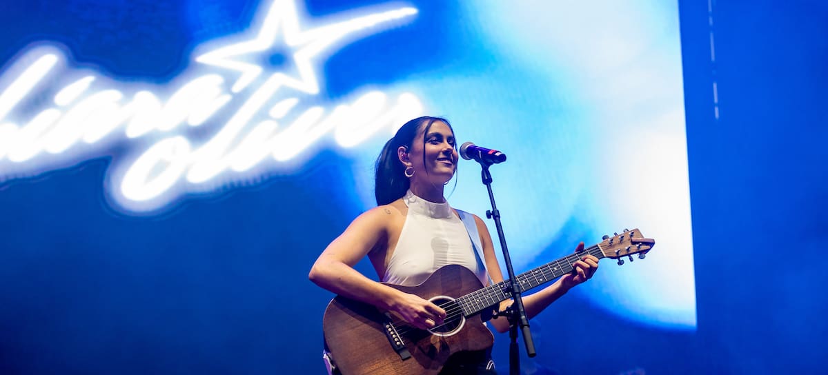 Chiara Olvier va portar la seva banda per fer una actuació de 10 a ELS40 Pop Cornellà 2026.