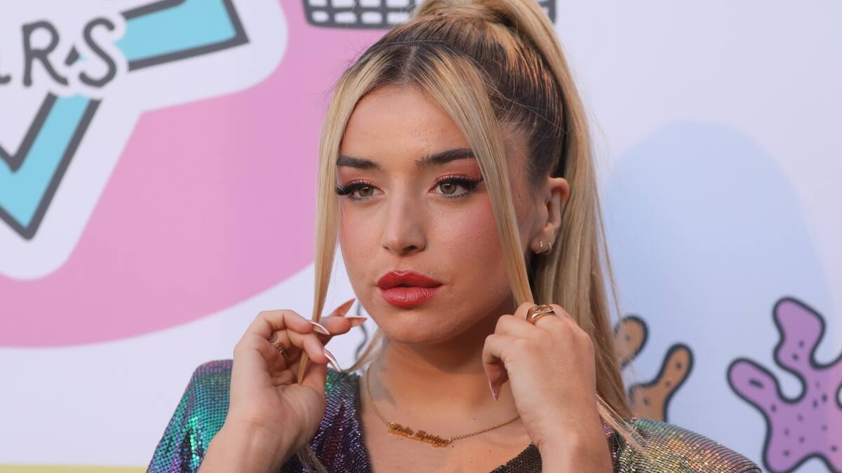 Lola Índigo sube la foto más esperada con una ‘niña de la escuela’