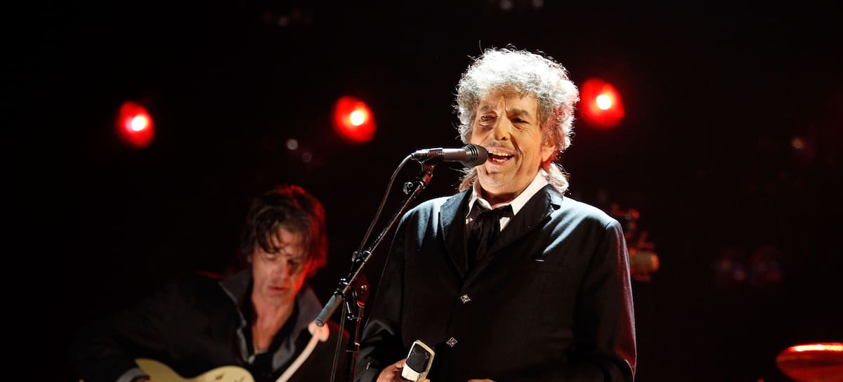 El legendario músico Bob Dylan durante una actuación en Los Ángeles, California, en 2012.
