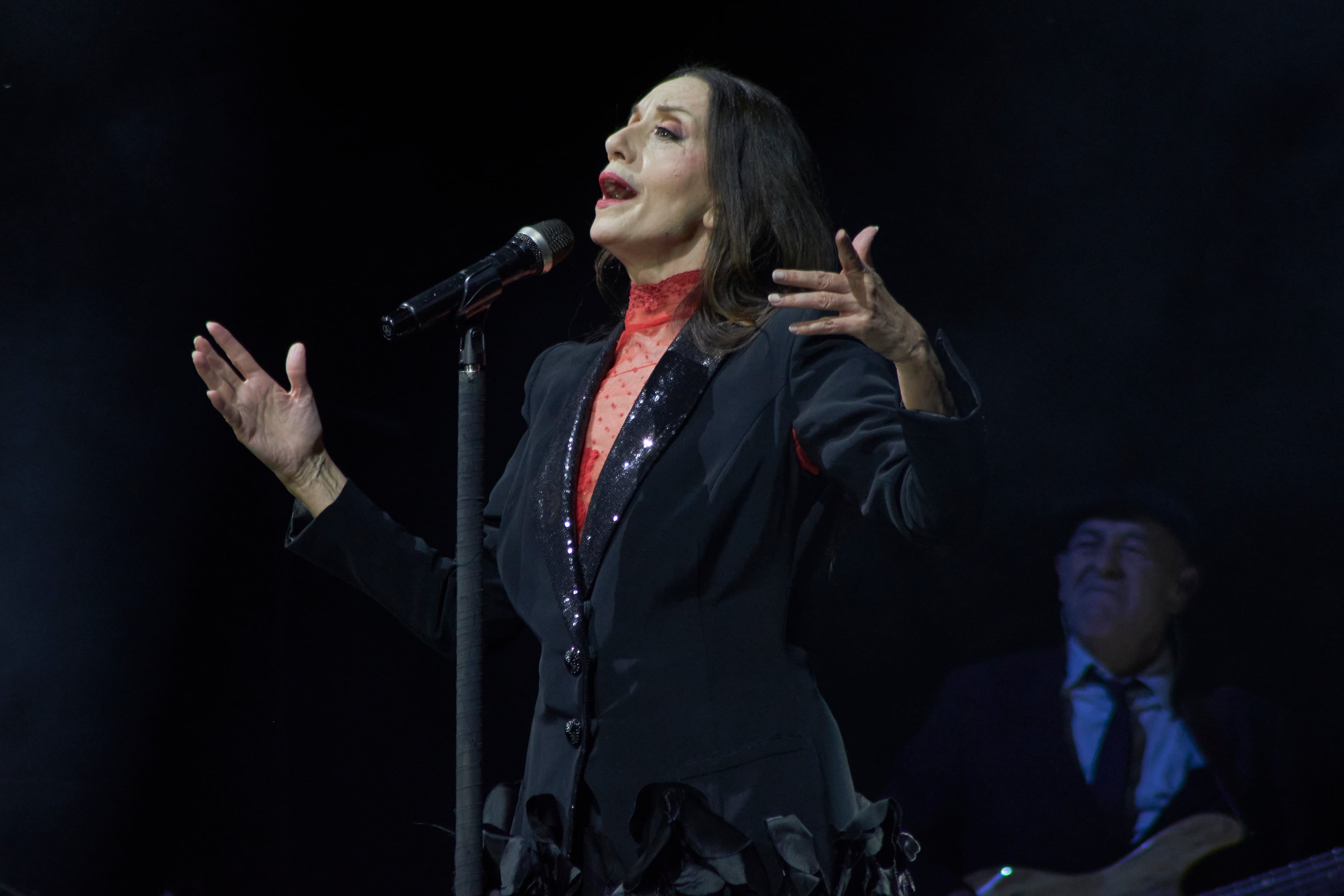 Magia y nostalgia: la combinación de Luz Casal para cerrar la segunda semifinal del Benidorm Fest 2026