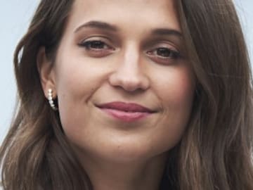 Alicia Vikander: si te pones a su lado en un photocall, olvídate de que te fotografíen