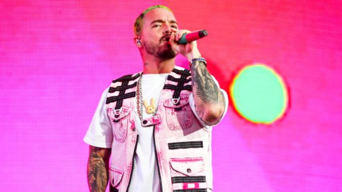 Critican a J Balvin por subir una foto con otro cantante
