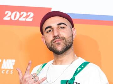 NIL MOLINER HACE UNA VERSIÓN “DIVERTIDA Y VALIENTE” DE ‘LA PLAYA’, LA CANCIÓN DE LA OREJA DE VAN GOGH