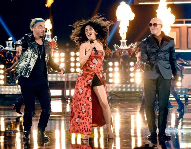 J Balvin, Camila Cabello y Pitbull, &quot;on fire&quot; en los MTV Movie & TV Awards, a principios de mayo en Los Ángeles.