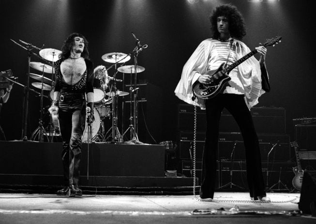 Freddie Mercury, Roger Taylor y Brian May, de Queen, durante un show de su tour &#039;Sheer Heart Attack&#039; en el Rainbow Theatre de Londres en noviembre de 1974.