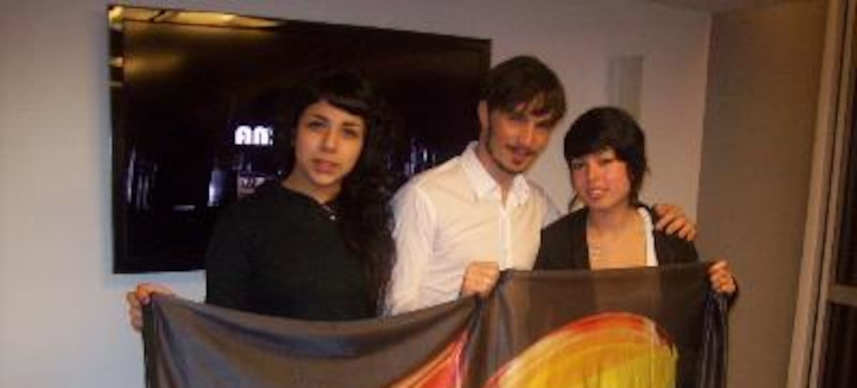 Emma presentó "amor loco" para los oyentes de 40 Principales