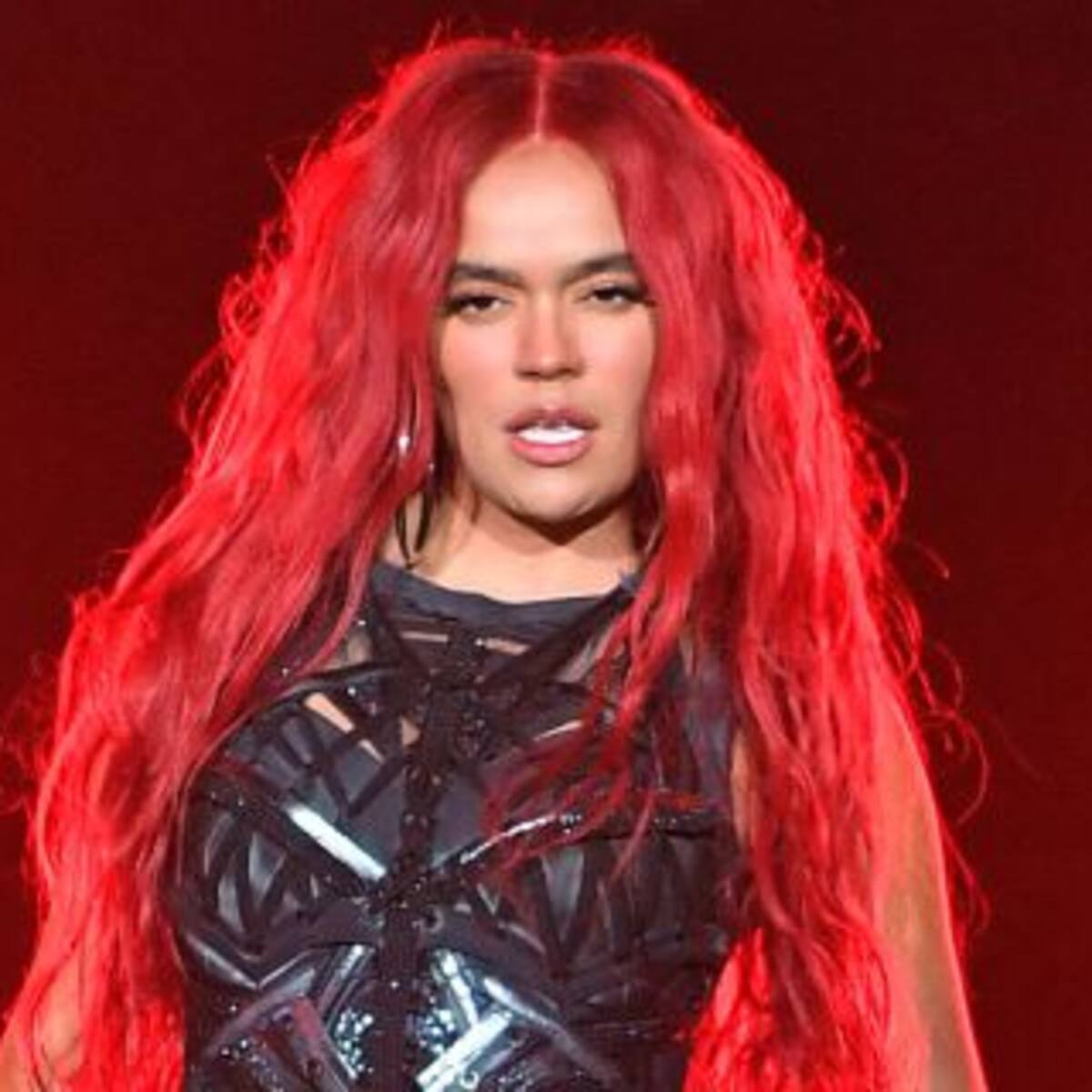Karol G perdió la pollera en pleno show y los fans aplaudieron su reacción