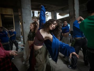 Zoe Bonafonte bailando en una escena de A fuego