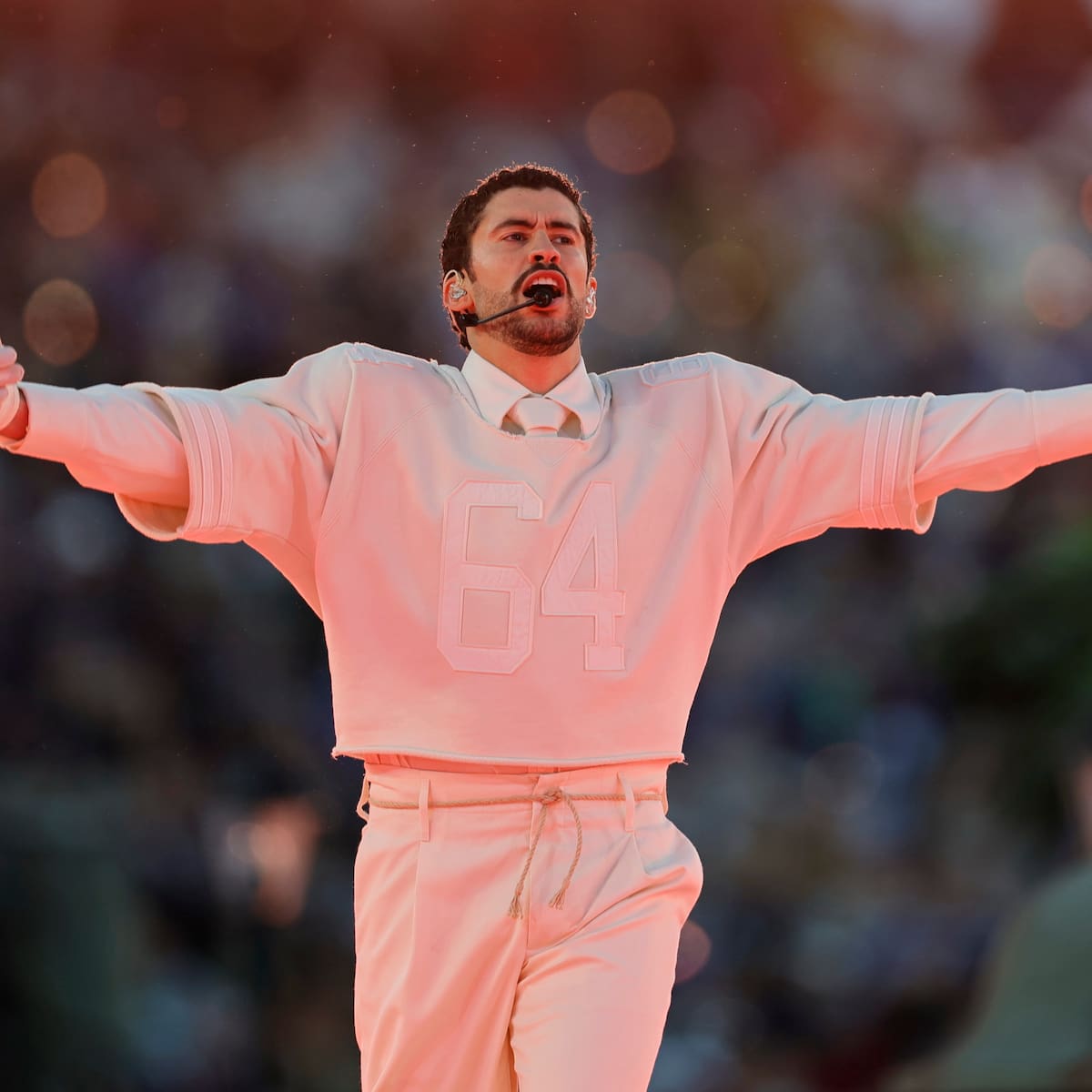 Los artistas se vuelcan con Bad Bunny y su actuación en la Super Bowl: Mensajes de Miley Cyrus, Katy Perry, Shakira, Nicky Jam o Jennifer Lopez