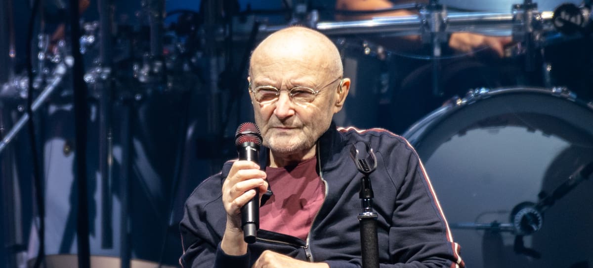 GLASGOW, ESCOCIA - 7 DE OCTUBRE: Phil Collins de Genesis actúa en el escenario durante la gira "The Last Domino Tour" en el SSE Hydro el 7 de octubre de 2021 en Glasgow, Escocia. (Foto de Roberto Ricciuti/Redferns)