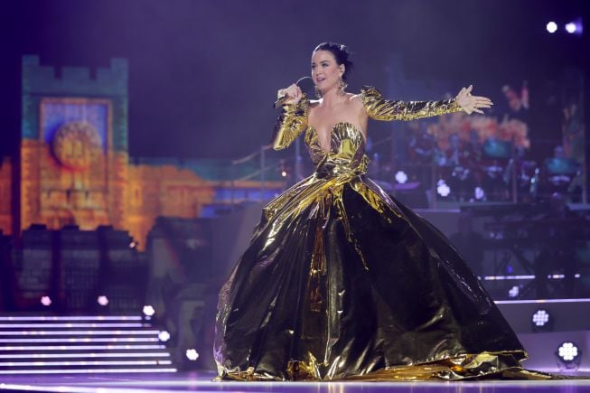 Katy Perry, ayer, durante su actuación en el concierto de la coronación. 