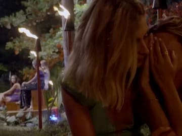 Andrea se derrumba en la hoguera y Sandra Barneda empatiza con ella en ‘La isla de las tentaciones 8’