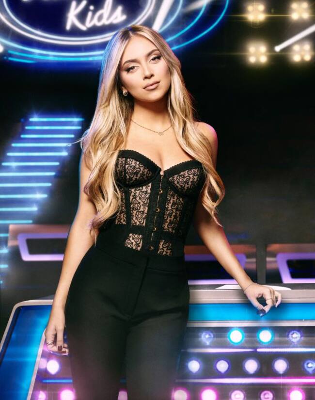 Ana Mena, profesional y sexy en 'Idol Kids'.