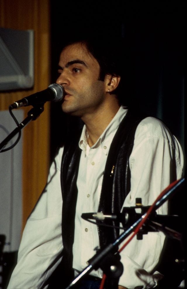 Enrique Urquijo, en el concierto Básico que Los Secretos dieron en LOS40 en 1993.