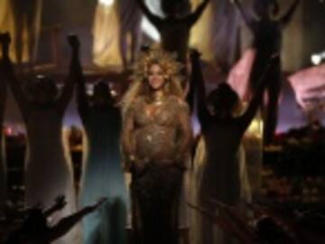 Bailarines de Beyoncé se comprometen en concierto y hacen delirar al público